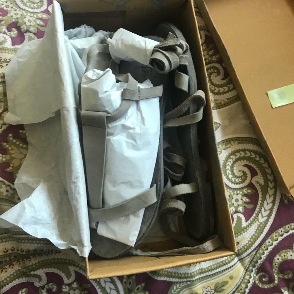 Gray Sandals; flat, tie up the leg